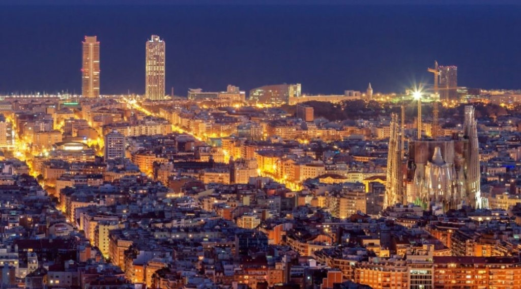 This image has an empty alt attribute; its file name is Barca-city-night-1024x568.png
